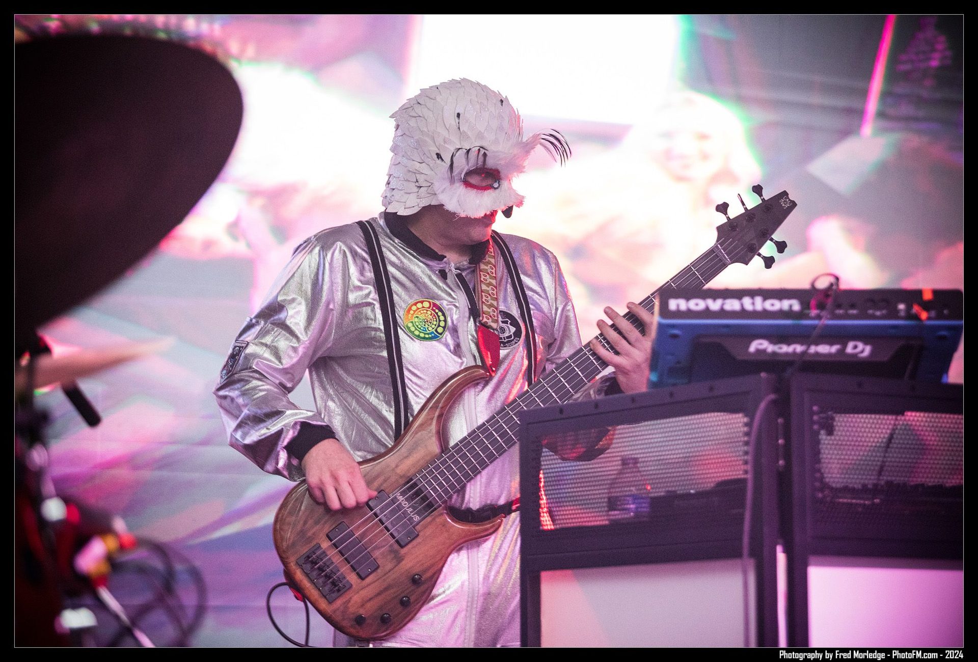 Bass, live